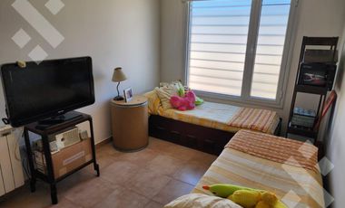VENTA DÚPLES 4 DORMITORIOS - B° RINCON DE EMILIO, NEUQUÉN