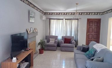 Finca en venta - 4 Dormitorios 2 Baños - Mendoza