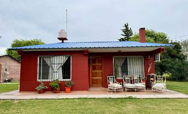 Finca en venta - 4 Dormitorios 2 Baños - Mendoza