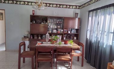 Finca en venta - 4 Dormitorios 2 Baños - Mendoza