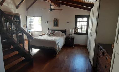 Casa en  venta tres dormitorios, Cerro de las Rosas , Zona Norte