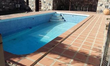 Casa en  venta tres dormitorios, Cerro de las Rosas , Zona Norte