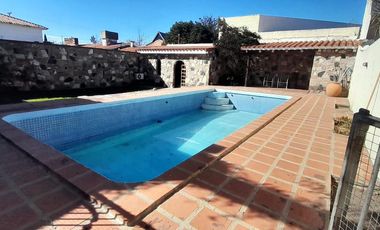 Casa en  venta tres dormitorios, Cerro de las Rosas , Zona Norte