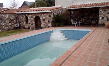 Casa en  venta tres dormitorios, Cerro de las Rosas , Zona Norte