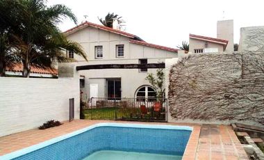 Casa en  venta tres dormitorios, Cerro de las Rosas , Zona Norte