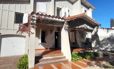 Casa en  venta tres dormitorios, Cerro de las Rosas , Zona Norte