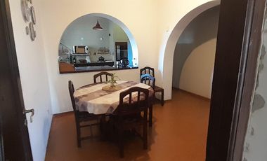 Casa en  venta tres dormitorios, Cerro de las Rosas , Zona Norte