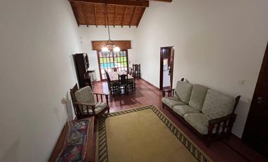 Casa en venta - 3 Dormitorios 4 Baños - Cochera - 1.500Mts2 - General Rodríguez