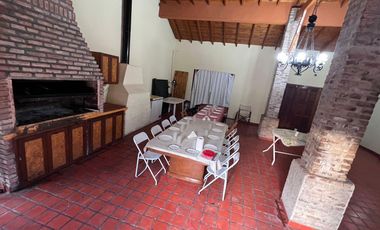 Casa en venta - 3 Dormitorios 4 Baños - Cochera - 1.500Mts2 - General Rodríguez