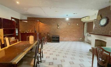 Chalet de 4 ambientes en venta en Castelar