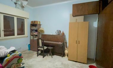 Chalet de 4 ambientes en venta en Castelar