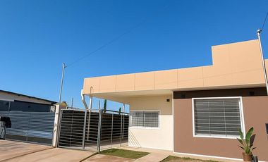 Casa en venta - 2 Dormitorios 1 Baño - General Alvear