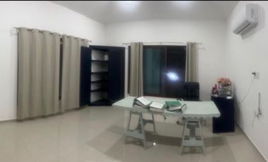 Casa con acabados de lujo en renta con paneles solares