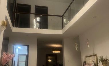 Casa con acabados de lujo en renta con paneles solares