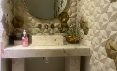 Casa con acabados de lujo en renta con paneles solares