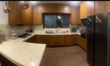 Casa con acabados de lujo en renta con paneles solares