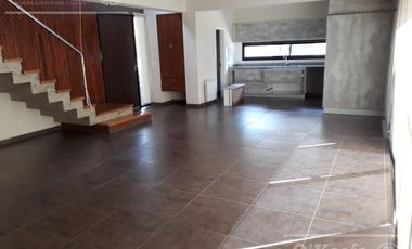 Casa de estilo moderno en venta con cuatro dormitorios en Fincas de Hudson