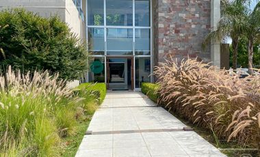 Casa de estilo moderno en venta con cuatro dormitorios en Fincas de Hudson