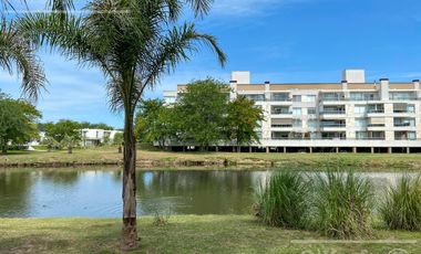 Casa de estilo moderno en venta con cuatro dormitorios en Fincas de Hudson