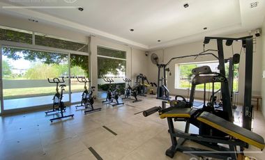 Casa de estilo moderno en venta con cuatro dormitorios en Fincas de Hudson