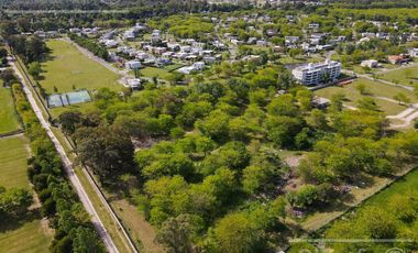 Casa de estilo moderno en venta con cuatro dormitorios en Fincas de Hudson