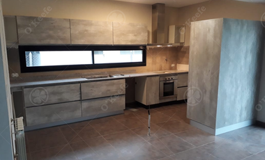 Casa de estilo moderno en venta con cuatro dormitorios en Fincas de Hudson