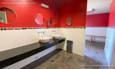 Casa de estilo moderno en venta con cuatro dormitorios en Fincas de Hudson