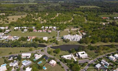 Casa de estilo moderno en venta con cuatro dormitorios en Fincas de Hudson