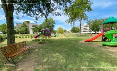 Casa de estilo moderno en venta con cuatro dormitorios en Fincas de Hudson