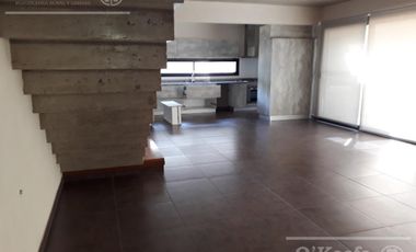 Casa de estilo moderno en venta con cuatro dormitorios en Fincas de Hudson