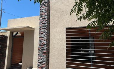 Casa en venta - 4 Dormitorios 2 Baños - General Alvear