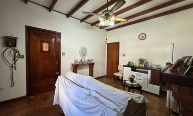 Venta. Casa. 4 ambientes. Cochera. Consultorio. Parque. Cochera. Don Bosco.