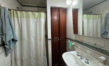 Venta. Casa. 4 ambientes. Cochera. Consultorio. Parque. Cochera. Don Bosco.