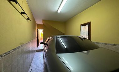 Venta. Casa. 4 ambientes. Cochera. Consultorio. Parque. Cochera. Don Bosco.