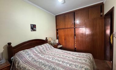 Venta. Casa. 4 ambientes. Cochera. Consultorio. Parque. Cochera. Don Bosco.