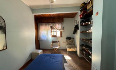 Venta. Casa. 4 ambientes. Cochera. Consultorio. Parque. Cochera. Don Bosco.