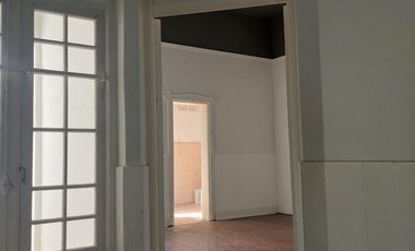 Amplia Casona para uso Comercial B° General Paz