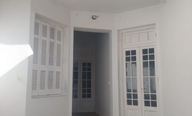 Amplia Casona para uso Comercial B° General Paz