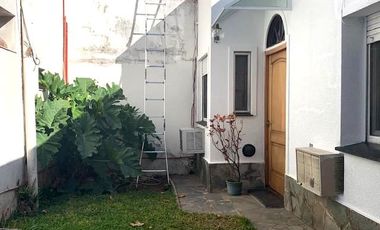 Venta en block, dos casas PH al fondo - Martínez