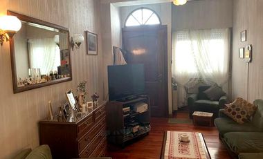 Venta en block, dos casas PH al fondo - Martínez