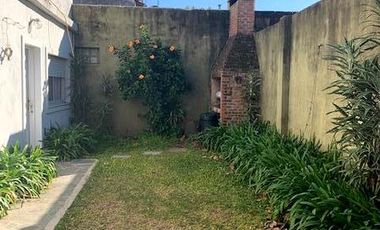 Venta en block, dos casas PH al fondo - Martínez