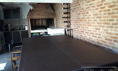 Casa en Venta, 5 ambientes, Quilmes, garage , amplio patio, pileta mas departamento