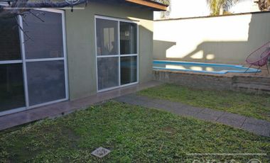 Casa en Venta, 5 ambientes, Quilmes, garage , amplio patio, pileta mas departamento
