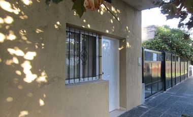 Casa en Venta, 5 ambientes, Quilmes, garage , amplio patio, pileta mas departamento