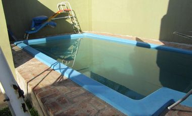 Casa en Venta, 5 ambientes, Quilmes, garage , amplio patio, pileta mas departamento