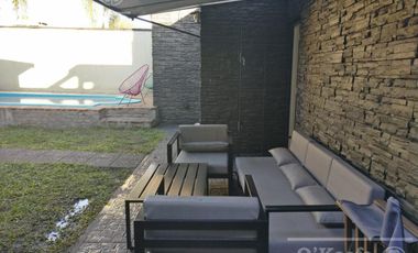 Casa en Venta, 5 ambientes, Quilmes, garage , amplio patio, pileta mas departamento