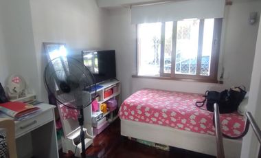 CASA EN VENTA, 4 AMB. CON JARDIN Y COCHERA - LA LUCILA