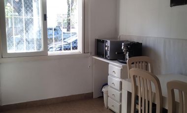 CASA EN VENTA, 4 AMB. CON JARDIN Y COCHERA - LA LUCILA