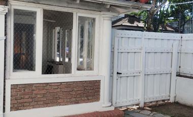 CASA EN VENTA, 4 AMB. CON JARDIN Y COCHERA - LA LUCILA