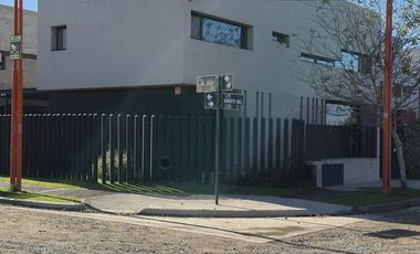 En Venta Dúplex de Diseño Terminaciones de Primera / B° Los Tordos Cipolletti /3 dorm /Apto Crédito